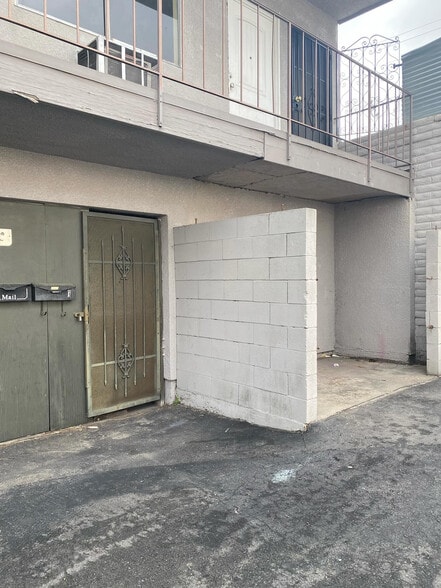 More Photos Of 1022-28 Broadway, El Cajon Storefront Retail Residential For Lease