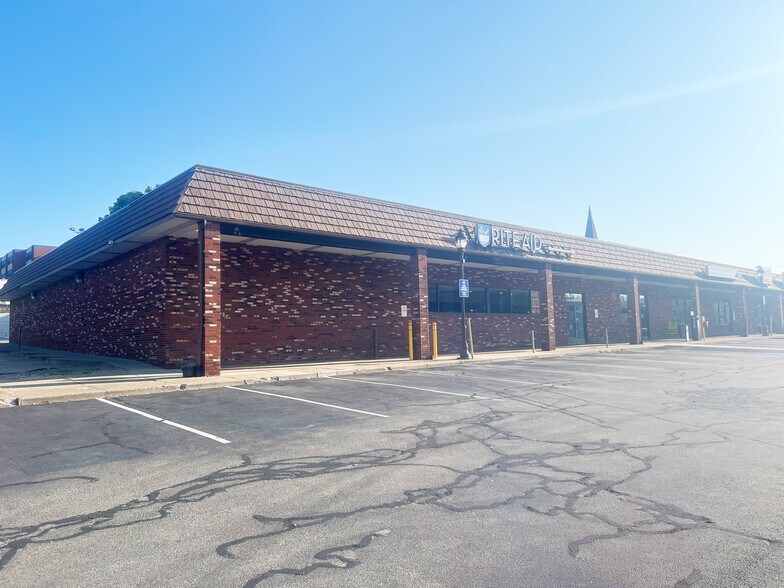 More Photos Of 25 E Pike St, Canonsburg General Retail For Lease