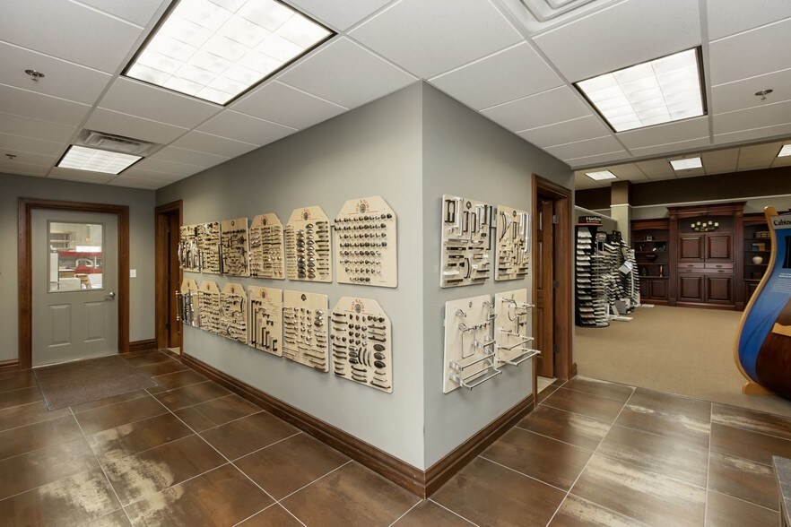 More Photos Of 801 62nd St, Marion Showroom For Sale