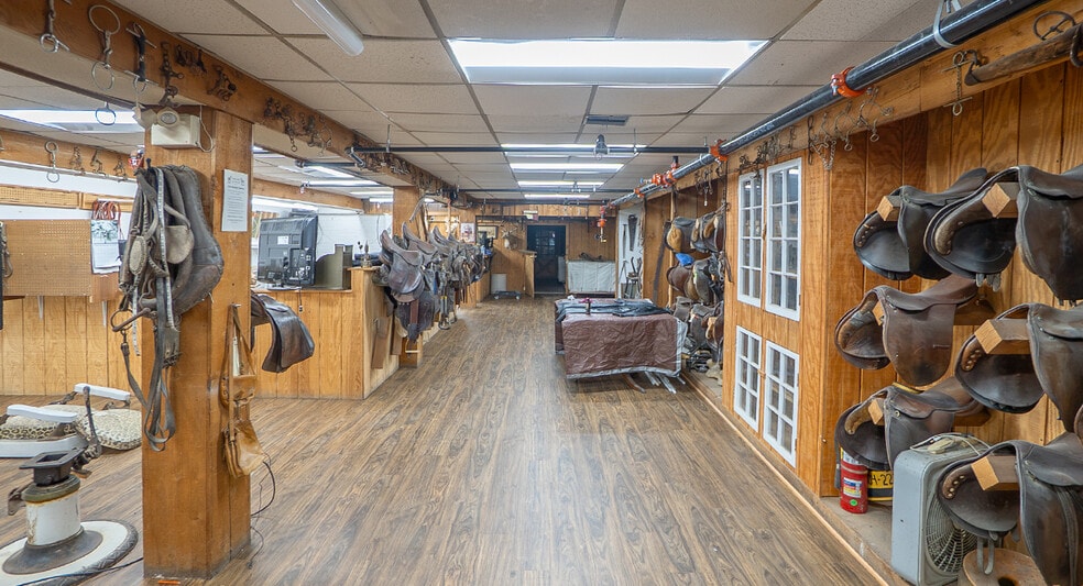 More Photos Of 309 Main St, Laurel Freestanding For Sale