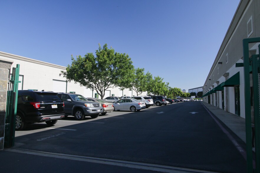 More Photos Of 95 Darcy Pkwy, Lathrop Service For Lease
