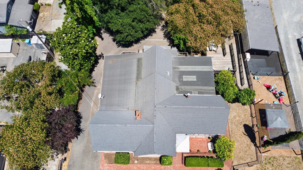 More Photos Of 530 N Cloverdale Blvd, Cloverdale Specialty For Sale