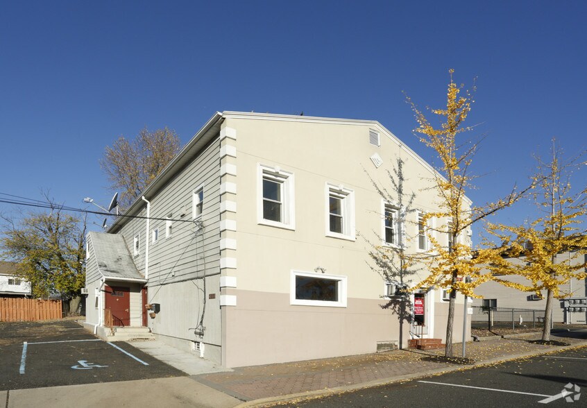 More Photos Of 326 S Main St, Manville Storefront Retail Residential For Lease