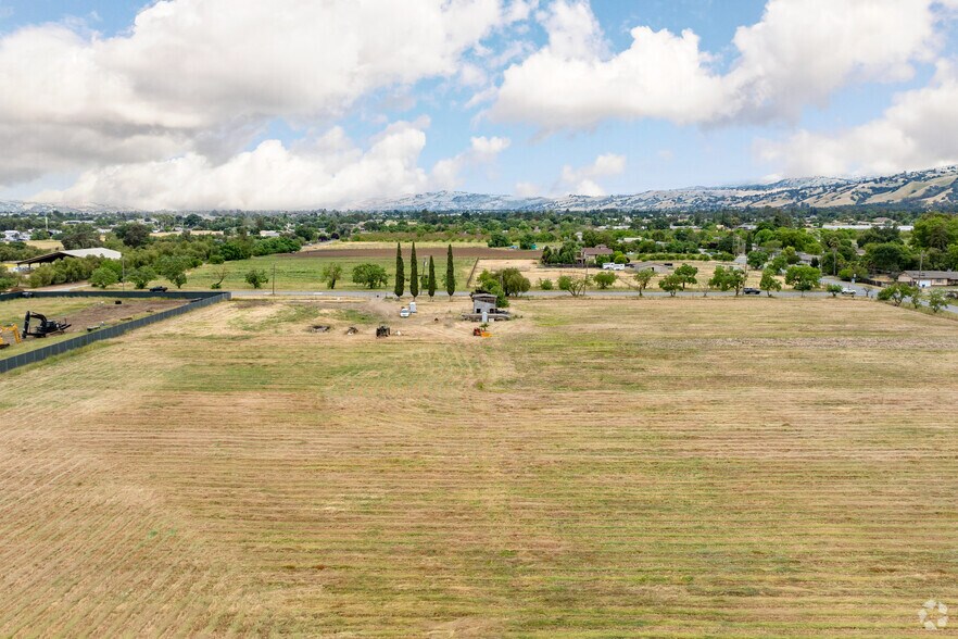 More Photos Of 1020 San Martin Ave, San Martin Land For Lease