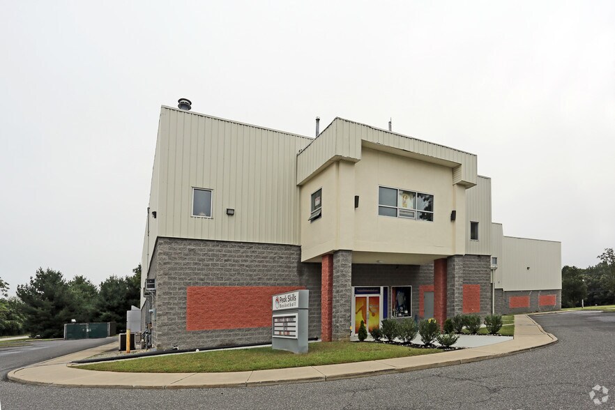 More Photos Of 1039 Industrial Dr, West Berlin Health Club For Sale