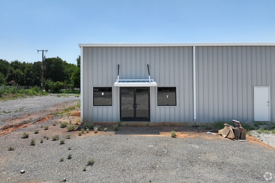More Photos Of 7224 Bennett Lawson Rd, Mansfield Warehouse For Sale