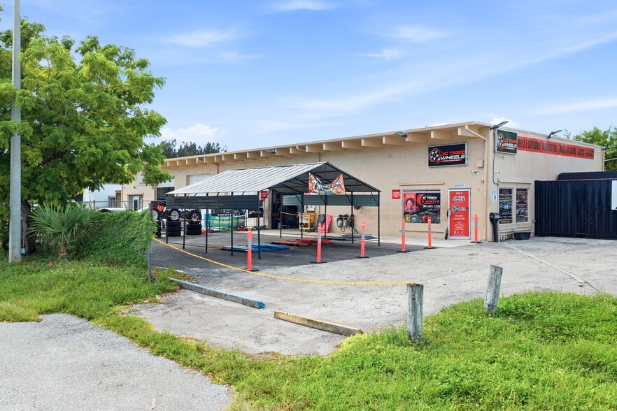 More Photos Of 2422 N Military Trl, West Palm Beach Warehouse For Sale
