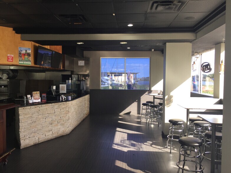 More Photos Of 350 E Seminole Blvd, Sanford Freestanding For Sale