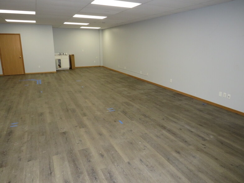 More Photos Of 113-137 W Wapella St, Minooka General Retail For Lease