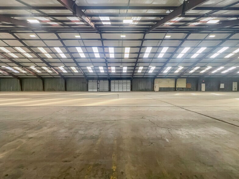 More Photos Of 3160 Mcfarland Blvd, Northport Warehouse For Sale