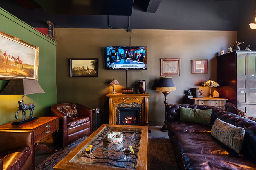 More Photos Of 81 Coxe Ave, Asheville Storefront Retail Office For Lease