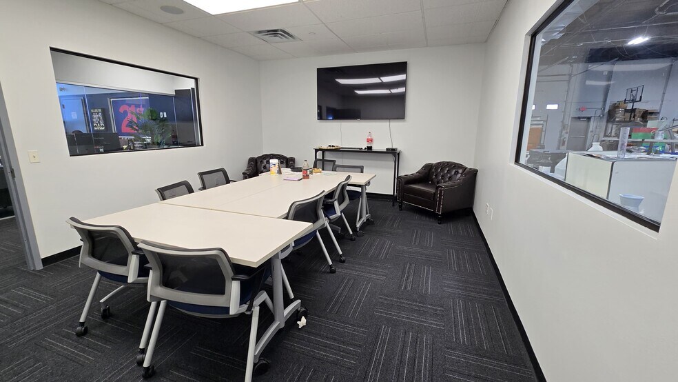 More Photos Of 2300 Marcus Ave, New Hyde Park Warehouse For Lease