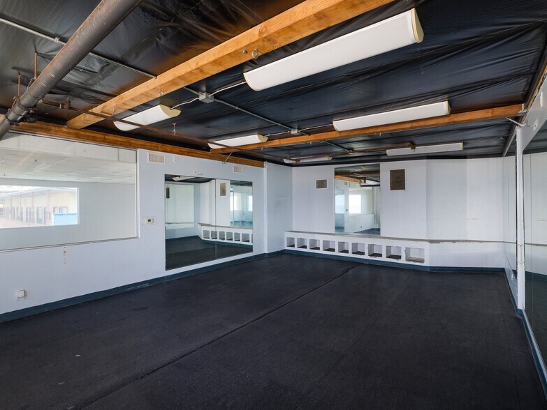 More Photos Of 4005 Highland Ave, Manhattan Beach Storefront Retail Office For Sale