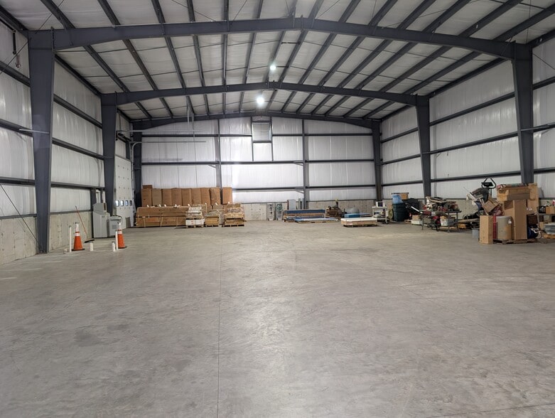 More Photos Of 155 New Haven Ave, Derby Showroom For Lease
