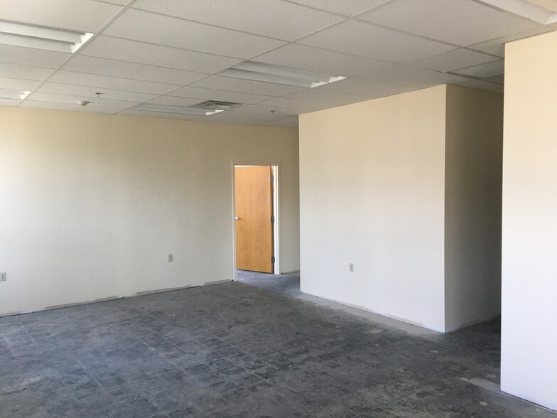 More Photos Of 105 Commerce Way, Dedham Warehouse For Lease