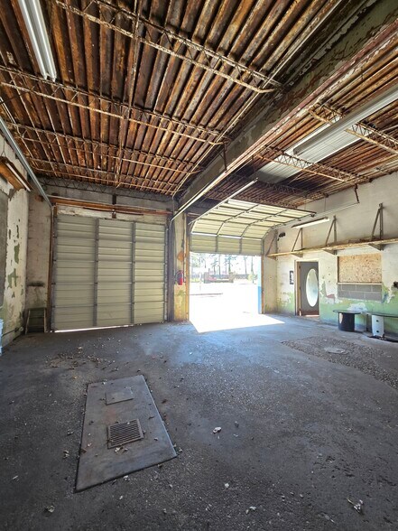 More Photos Of 2008 Portsmouth Blvd, Portsmouth Warehouse For Sale