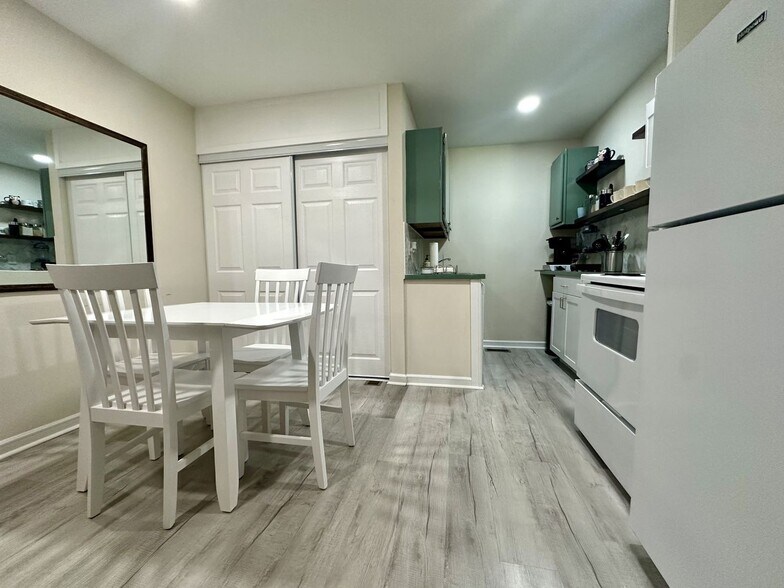 More Photos Of 607 Locust St, Springfield Office For Sale