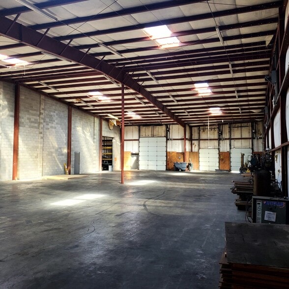 More Photos Of 1126 Harpeth Industrial Ct, Franklin Warehouse For Lease