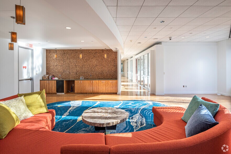 More Photos Of 2550 Wasser Ter, Herndon Office For Sale