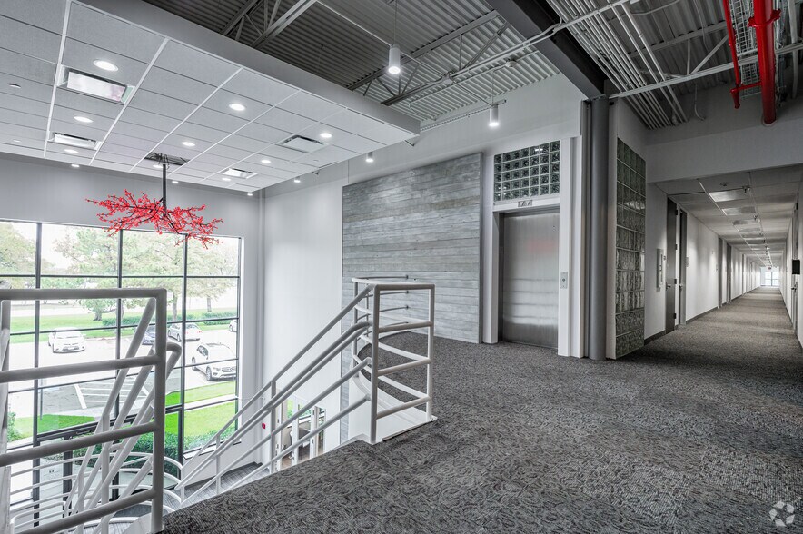 More Photos Of 400 E Royal Ln, Irving Unknown For Lease