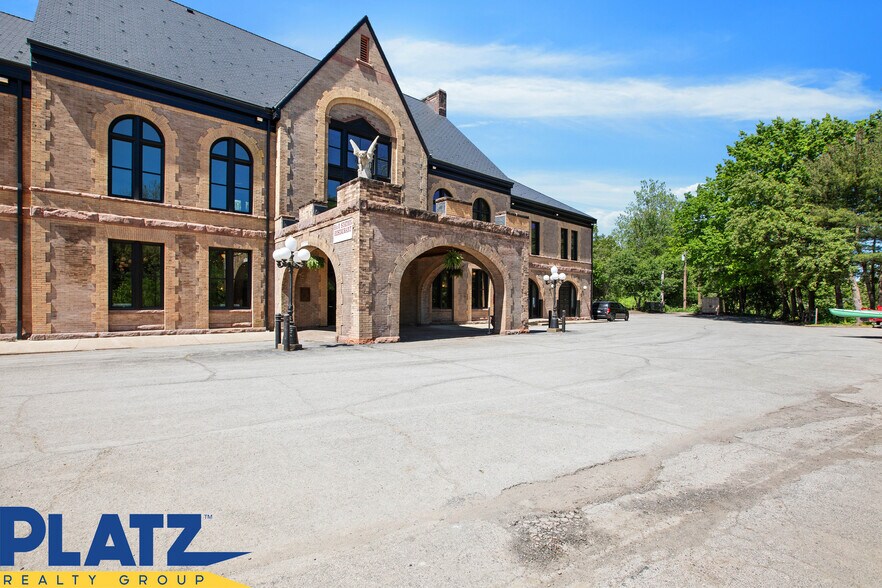 More Photos Of 530 Mahoning Ave, Youngstown Restaurant For Sale