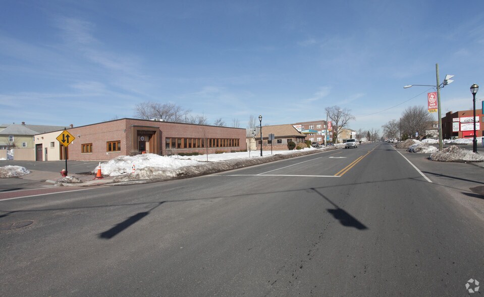 More Photos Of 885 Wethersfield Ave, Hartford Office For Lease