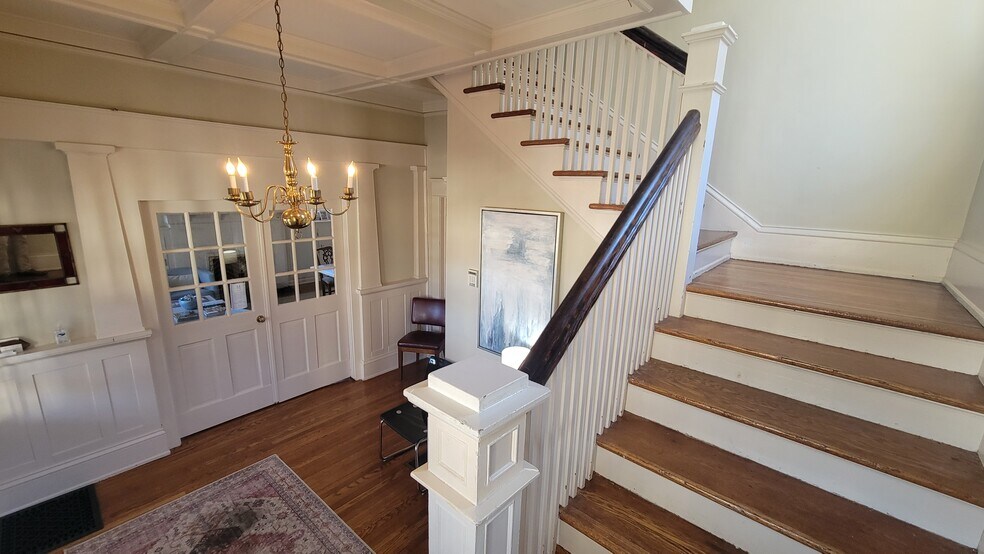 More Photos Of 708 East Blvd, Charlotte Office For Sale