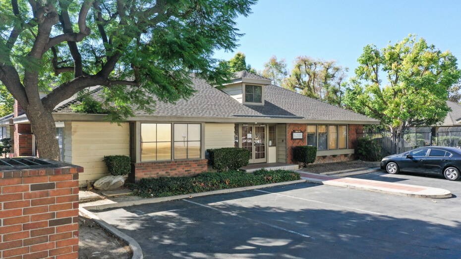 Primary Photo Of 1810 E 17th St, Santa Ana Medical For Lease