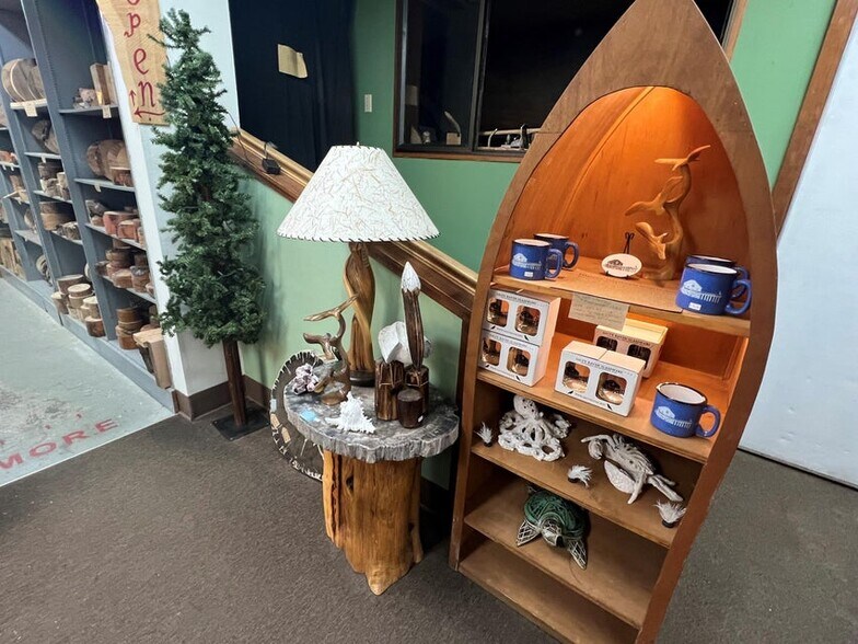 More Photos Of 903 Garibaldi Ave, Garibaldi Freestanding For Sale