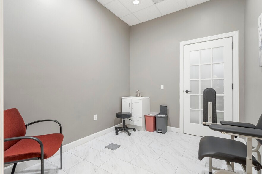 More Photos Of 6130 E 81st St, Tulsa Office For Lease