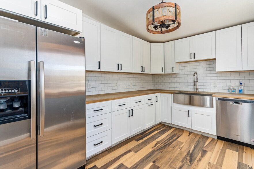 More Photos Of 2200 La Osa st, Tucson Light Distribution For Lease