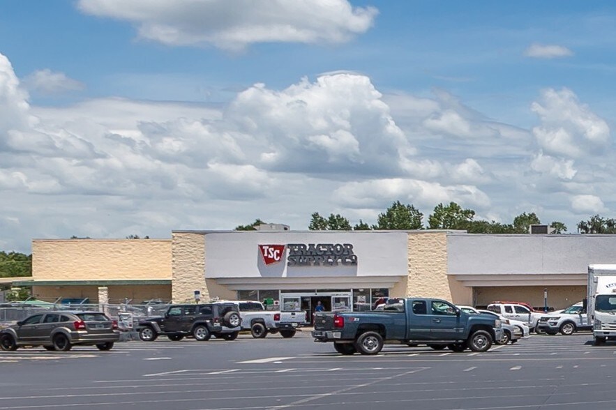 More Photos Of 1101-1133 US Highway 17 S, Wauchula Supermarket For Lease