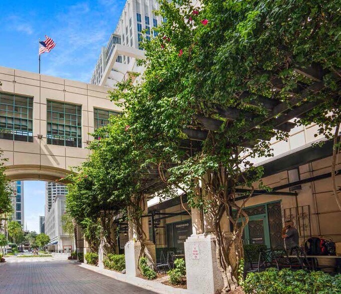 More Photos Of 450 E Las Olas Blvd, Fort Lauderdale Office For Lease