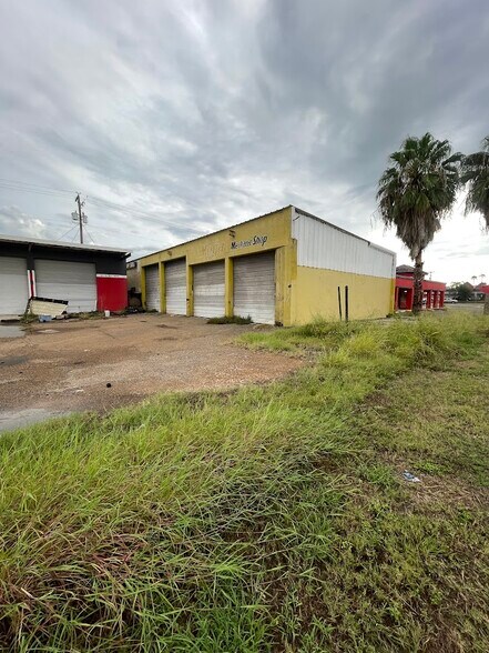 More Photos Of 137 S Bentsen Palm Dr, Mission Office For Sale