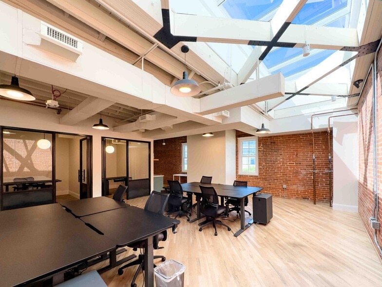 More Photos Of 3309 Elm St, Dallas Office For Sale