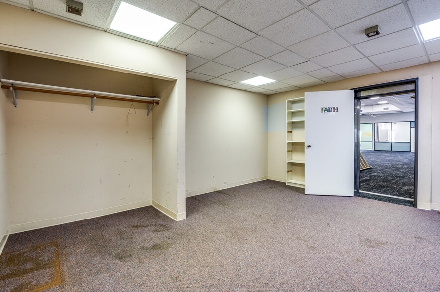 More Photos Of 2345 S State Highway 121, Lewisville Flex For Sale
