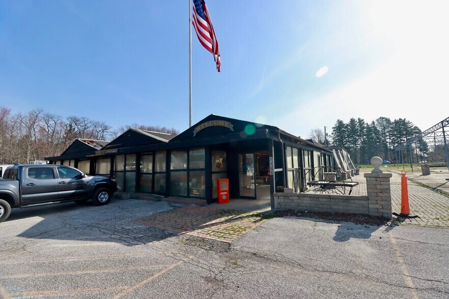 More Photos Of 8265 Euclid Chardon Rd, Kirtland Garden Center For Sale