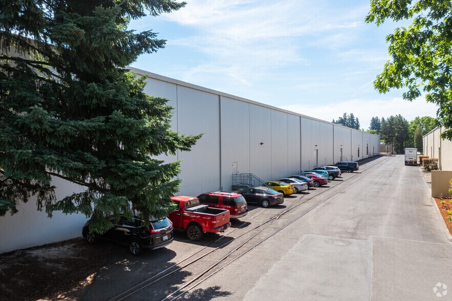 More Photos Of 15605-15675 SW 72nd Ave, Portland Warehouse For Lease