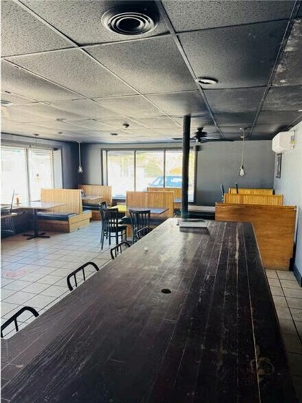More Photos Of 1690 W Shore Rd, Warwick Restaurant For Lease