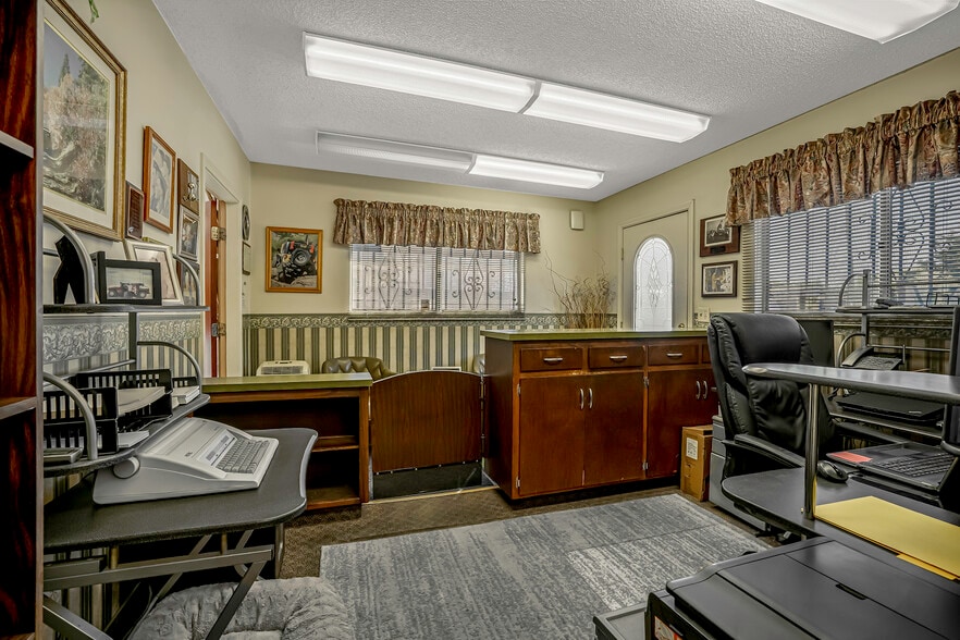 More Photos Of 921 Coolidge Ave, National City Light Manufacturing For Sale