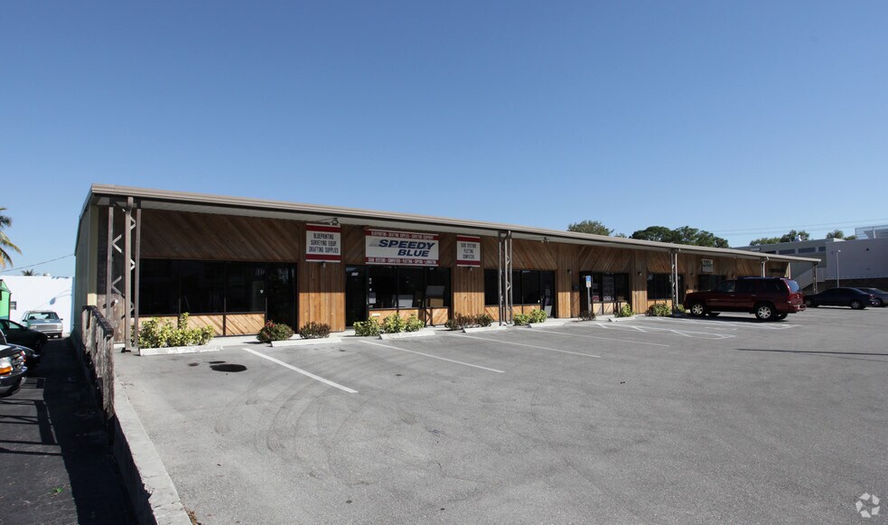 More Photos Of 524-550 10th St N, Naples Storefront Retail Office For Lease