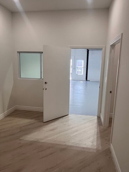 More Photos Of 1101 Holland Dr, Boca Raton Light Manufacturing For Lease