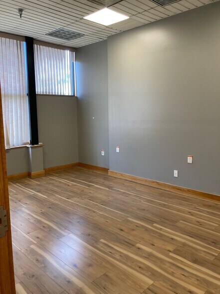 More Photos Of 136 Shelding Dr, Delaware Water Gap Manufacturing For Lease