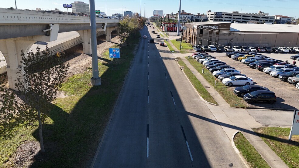 More Photos Of 10932 Katy Fwy, Houston Office For Lease