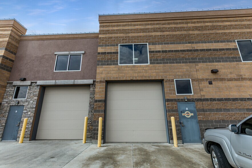 More Photos Of 661 E Parkway Dr, Park City Warehouse For Lease