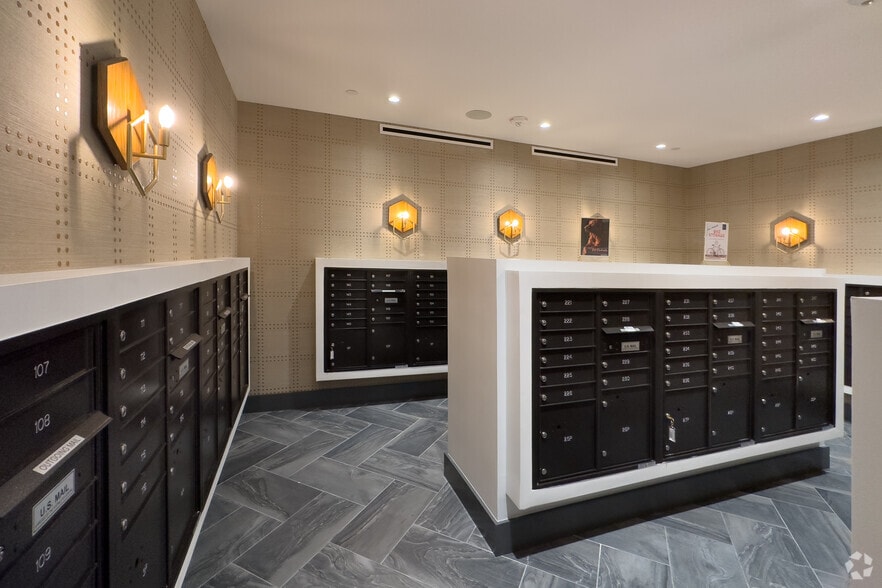 More Photos Of 585 Anton Blvd, Costa Mesa Apartments For Lease