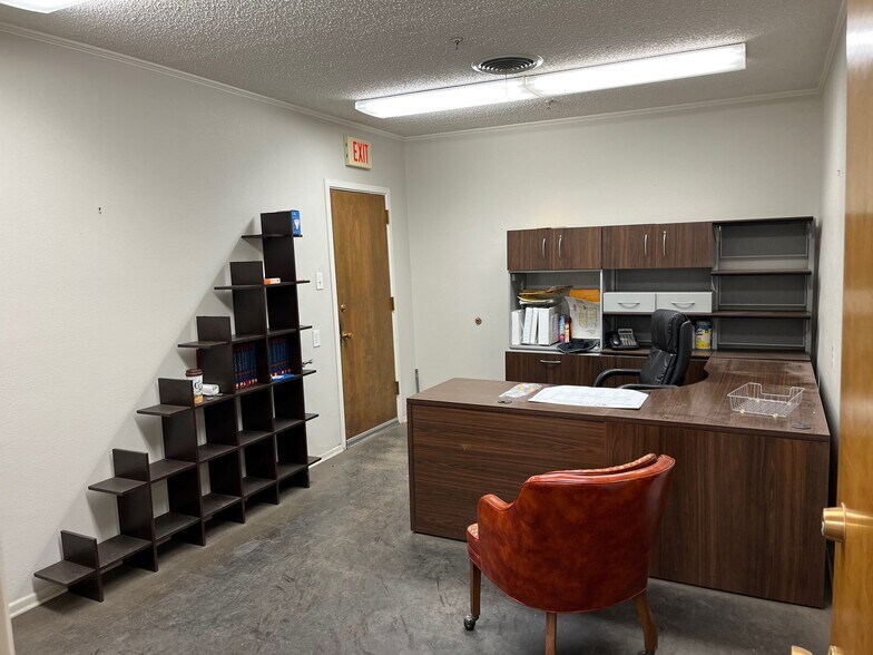 More Photos Of 2411 Avenue E, Lubbock Industrial For Sale