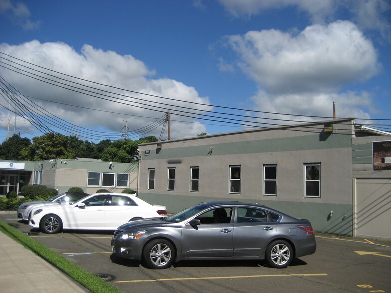 More Photos Of 122 E Railroad Ave, West Haverstraw Showroom For Lease
