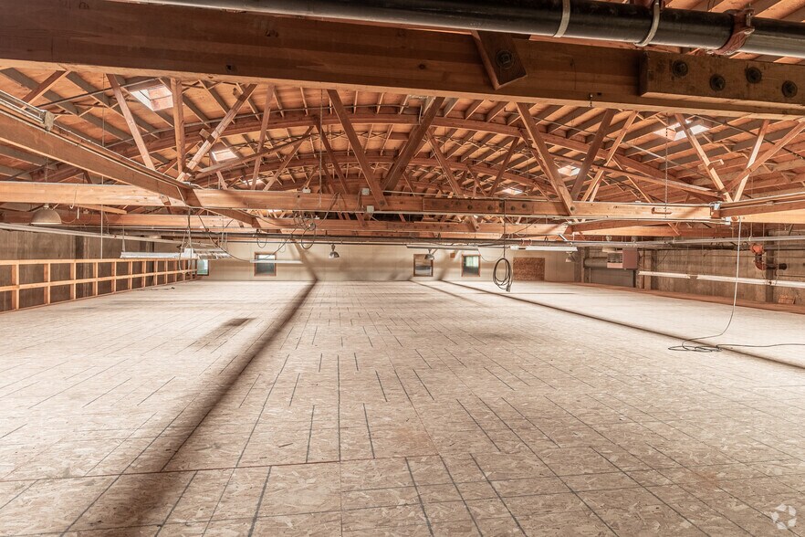 More Photos Of 560 21st St SE, Salem Manufacturing For Lease