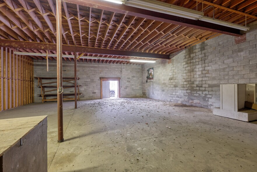 More Photos Of 110-112 Trinity St, Abbeville Storefront For Sale